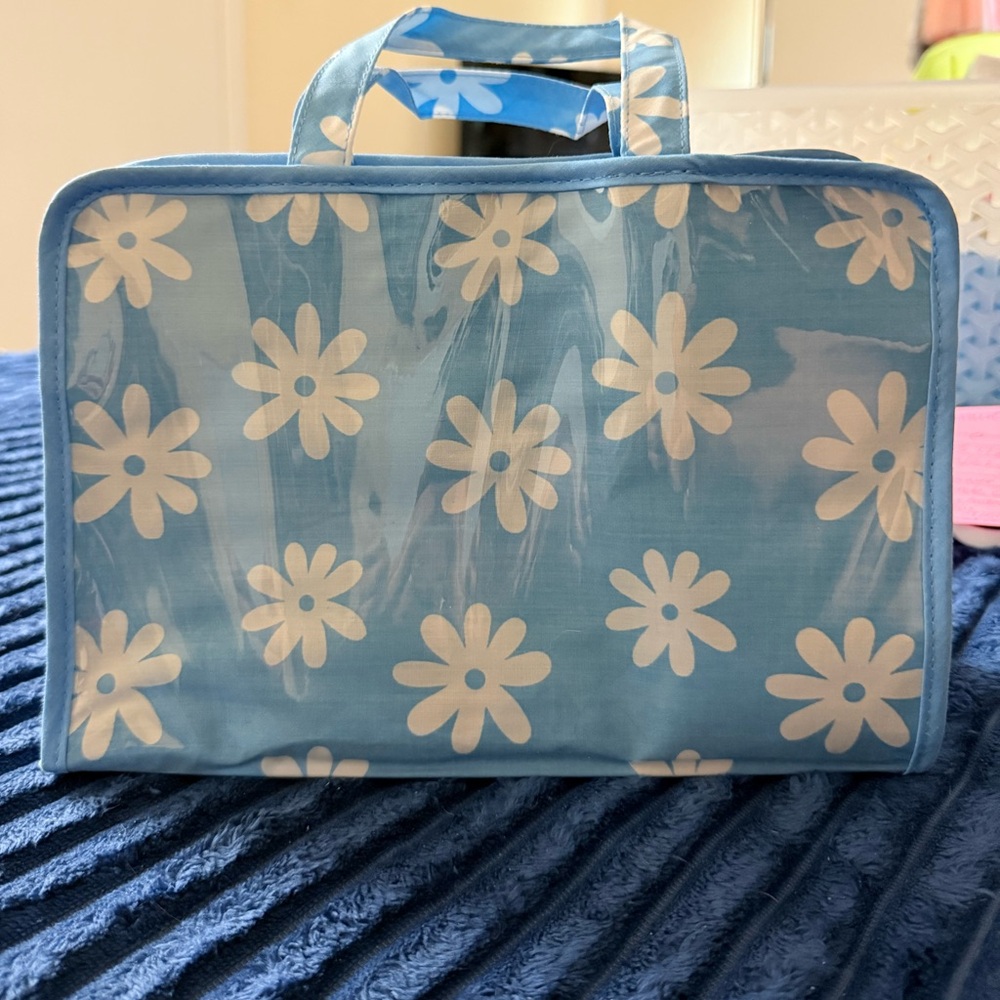 ☃️Vintage Avon Blue & White Cosmetic Travel Bag